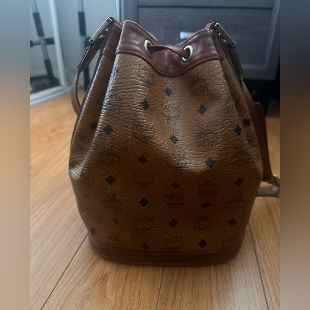 MCM BUCKET BAG